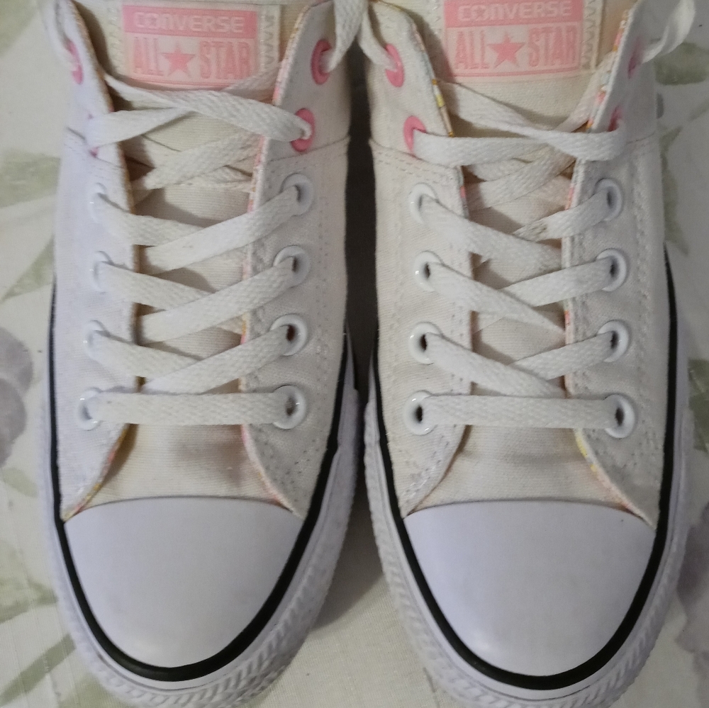 Converse women size 8